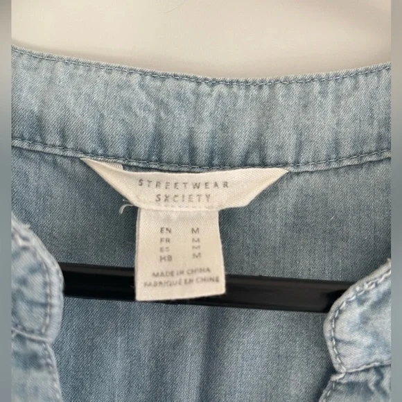 Women’s Sleeveless Belted Shirtdress - Picture 7 of 9